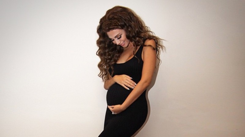 الصورة الأولى لميريام فارس بعد الولادة من منزلها على انستغرام